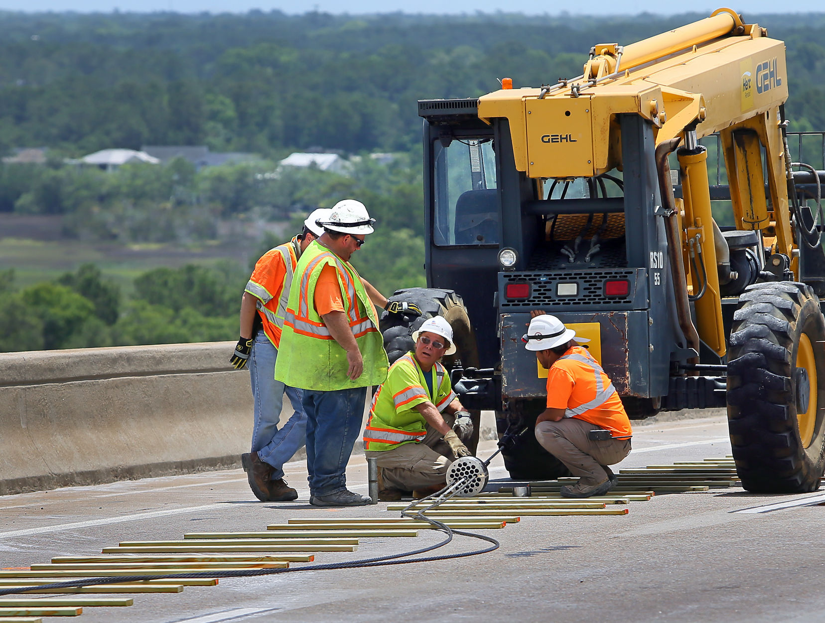 nineteen strands cable replacement wando bridge.jpg